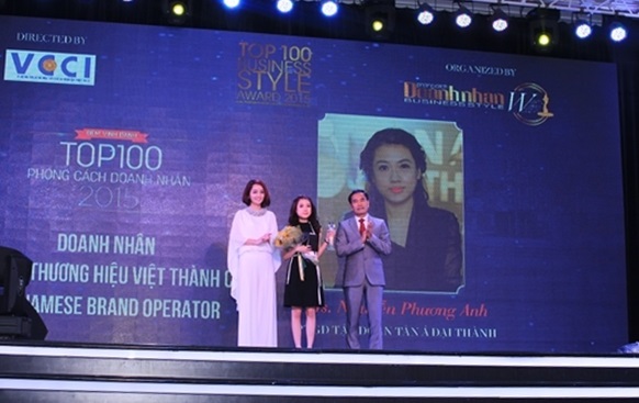 Phó Tổng giám đốc Phương Anh vinh dự nhận giải Top 10 Phong cách doanh nhân