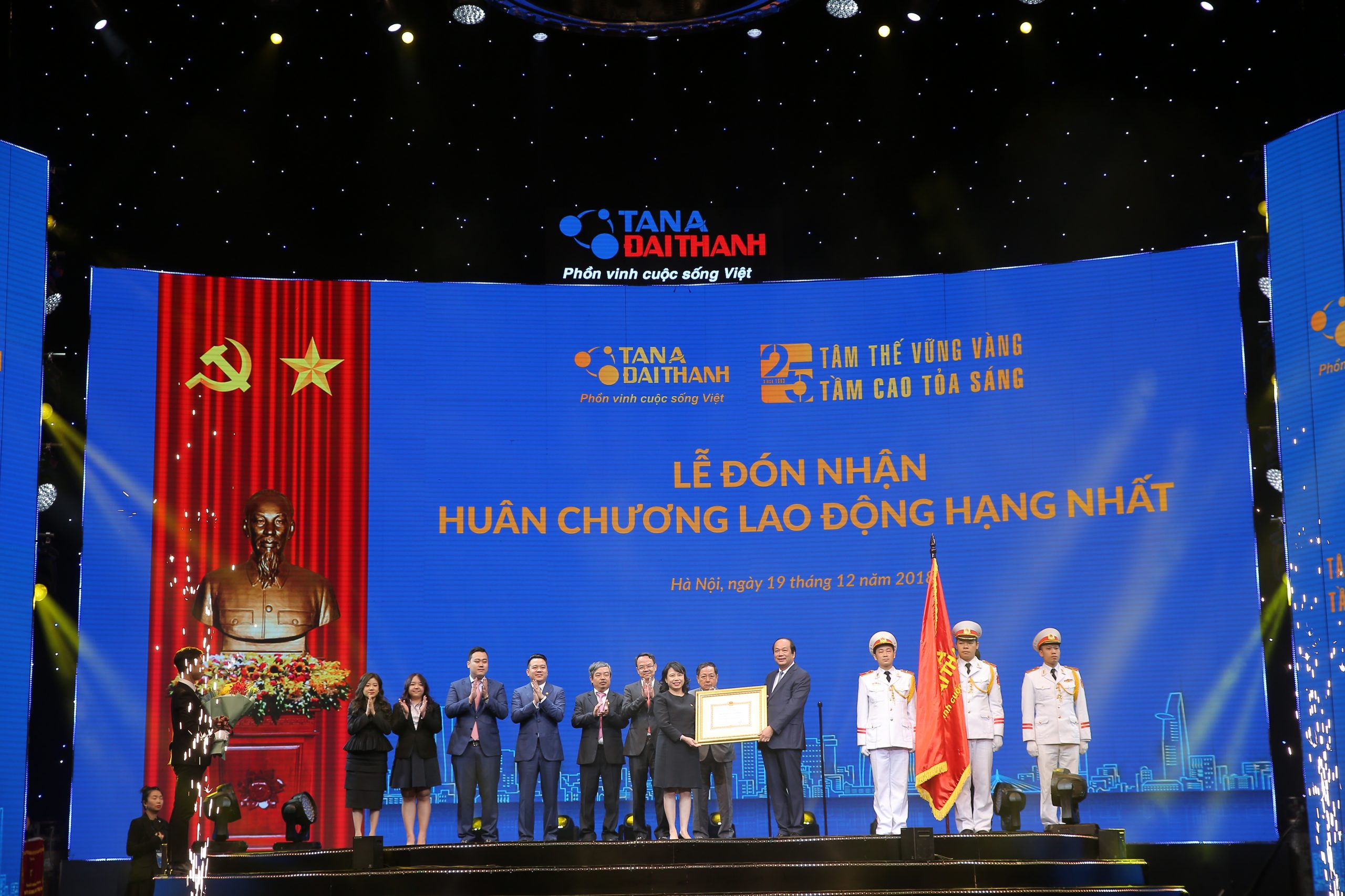 Tập đoàn Tân Á Đại Thành vinh dự đón nhận Huân chương Lao động hạng Nhất