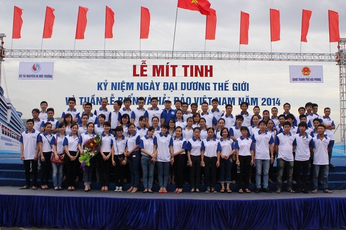 CBNV Tập đoàn Tân Á Đại Thành chụp ảnh lưu niệm tại buổi lễ