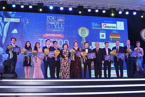 Phó Tổng giám đốc Phương Anh vinh dự nhận giải Top 10 Phong cách doanh nhân 2