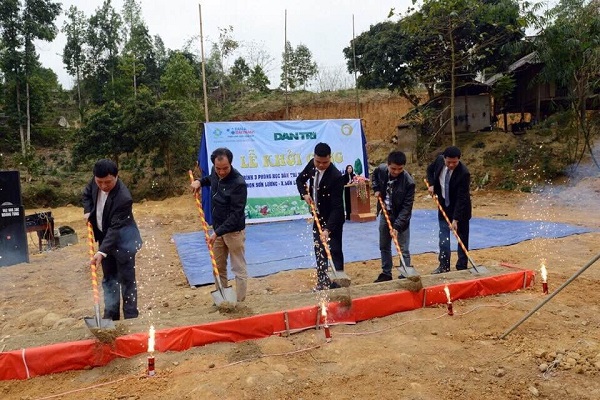Tân Á Đại Thành tài trợ 100 triệu đồng xây dựng phòng học tại Yên Bái cùng báo Dân Trí 4