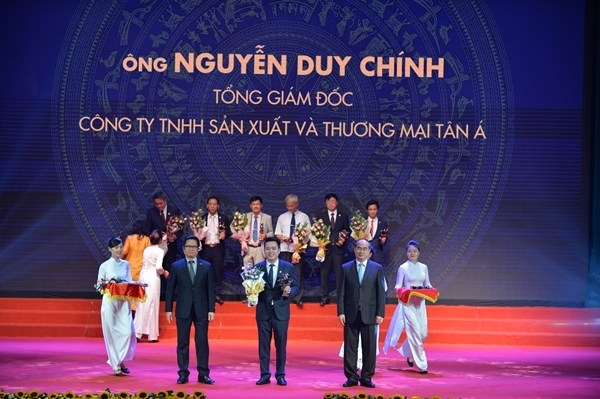 Tổng Giám đốc Tân Á Đại Thành vinh dự nhận giải thưởng "Doanh nhân Việt Nam tiêu biểu năm 2016"