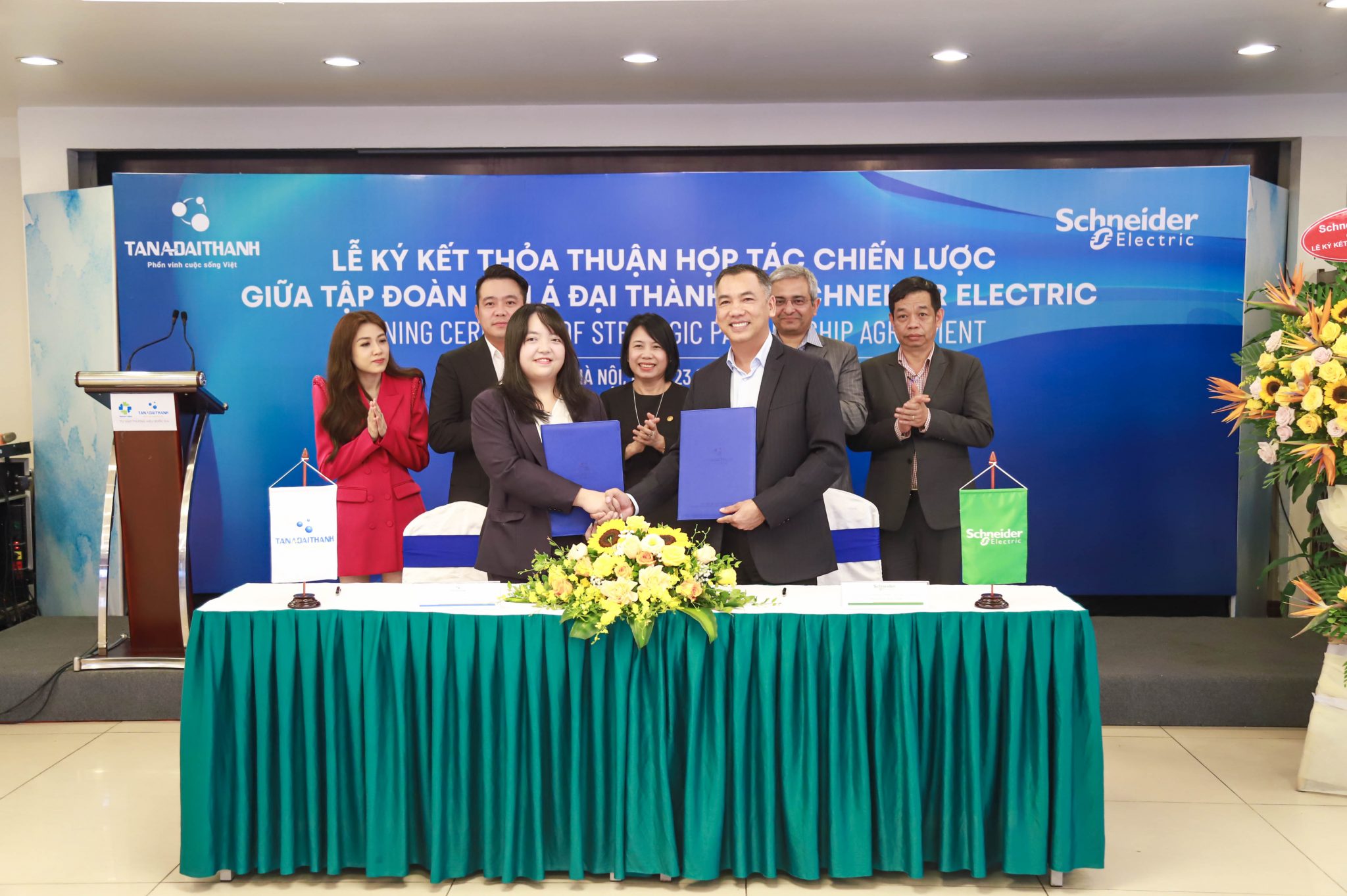 Tân Á Đại Thành hợp tác Schneider Electric xây dựng giải pháp cho Khu
