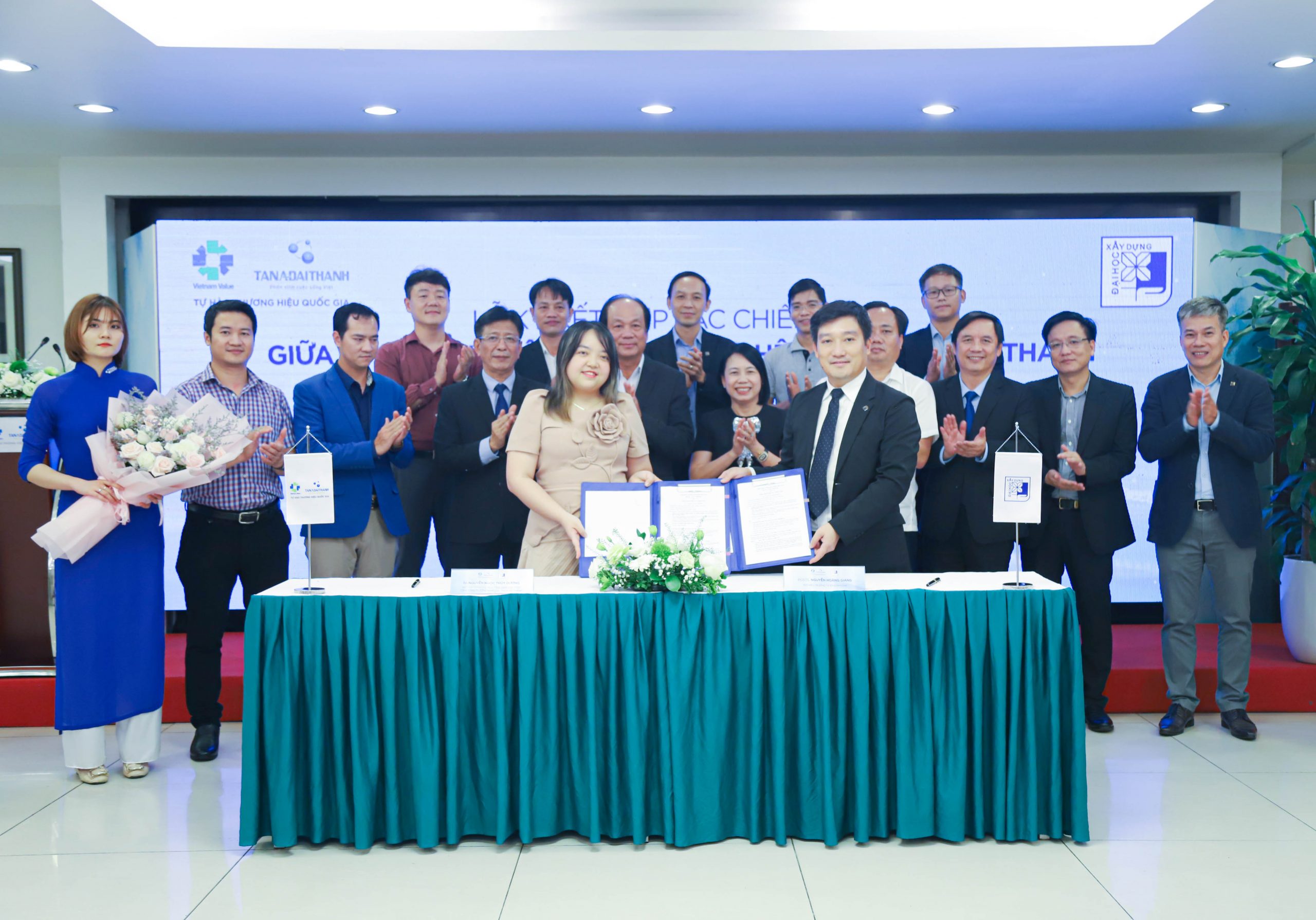 Tân Á Đại Thành ký kết hợp tác chiến lược với Đại học Xây Dựng