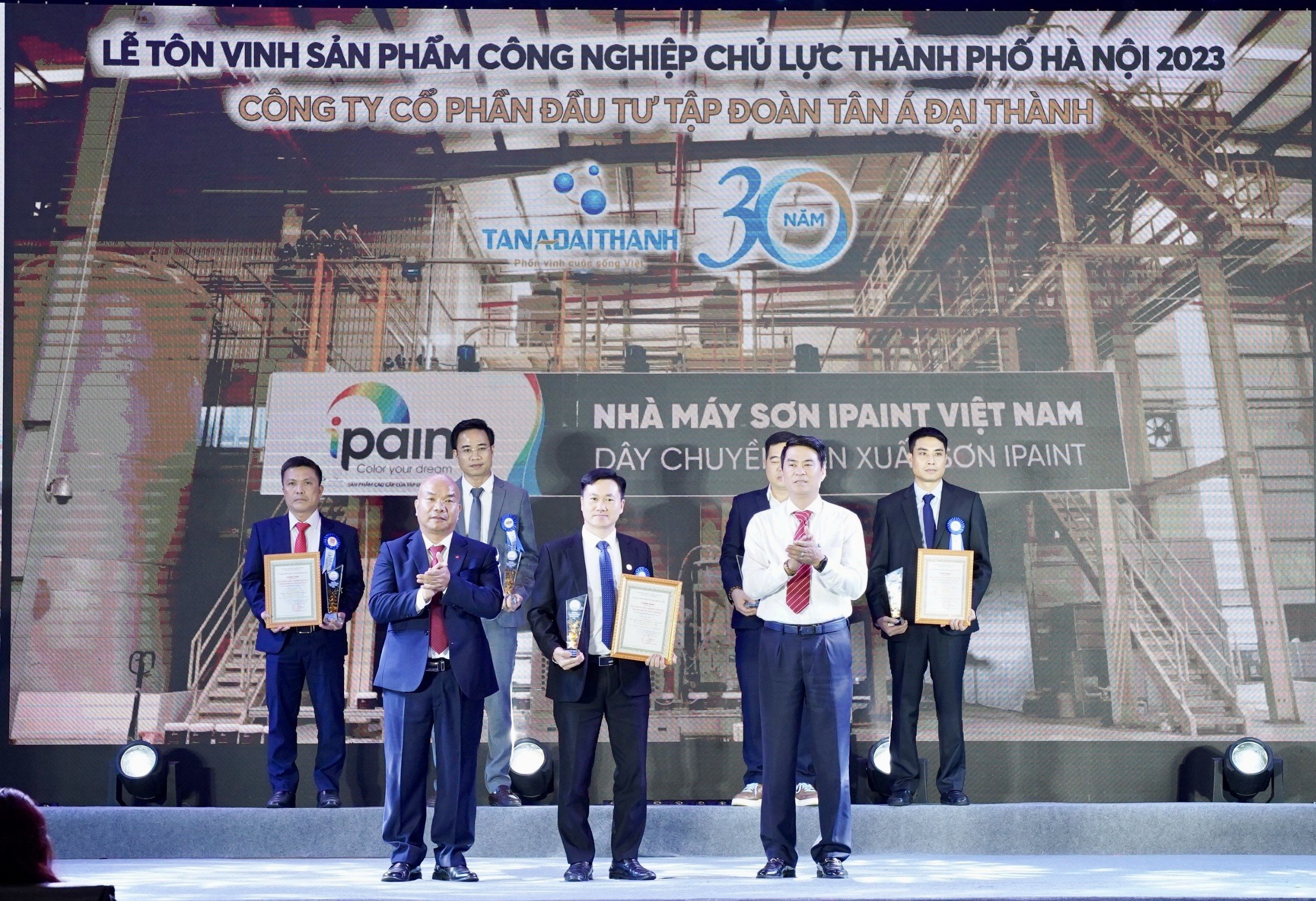 Sơn IPAINT của Tập đoàn Tân Á Đại Thành nhận danh hiệu Sản phẩm công nghiệp chủ lực của TP.Hà Nội năm 2023