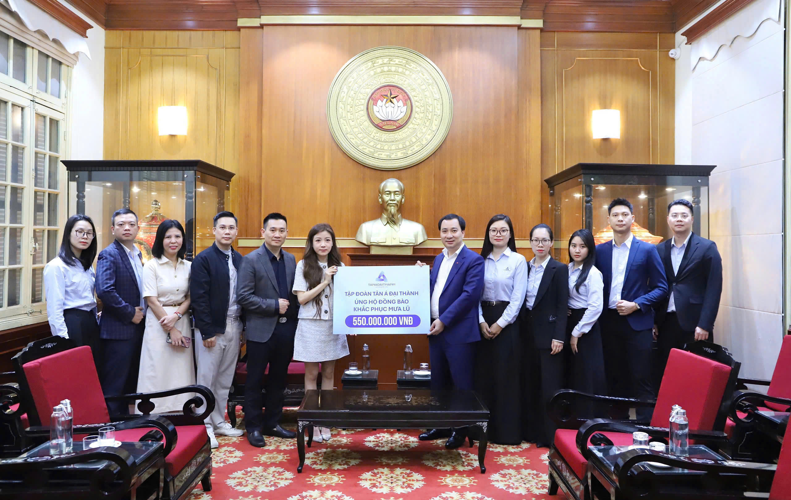 LAN TỎA YÊU THƯƠNG – TẬP ĐOÀN TÂN Á ĐẠI THÀNH CHUNG TAY HƯỚNG VỀ ĐỒNG BÀO VÙNG LŨ